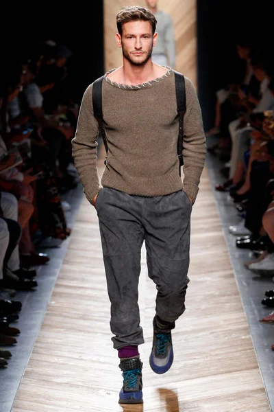 Look 27